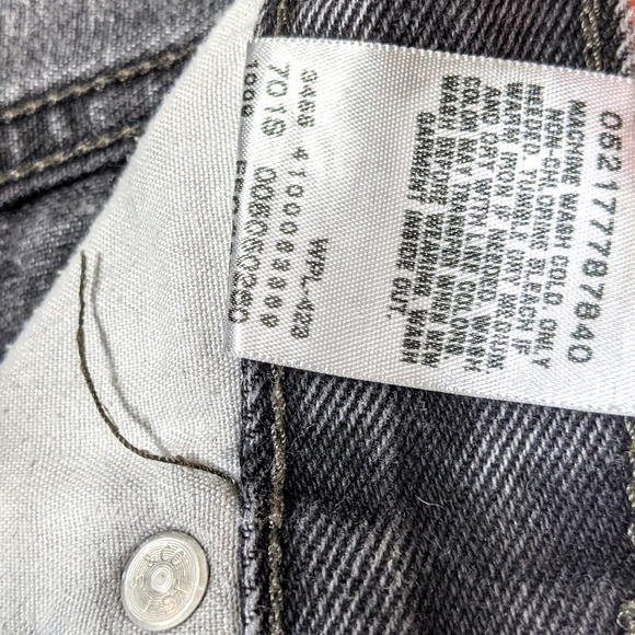 Levi’s 505 shorts Regular fit black denim cut-off jeans distressed hem - Picture 6 of 7